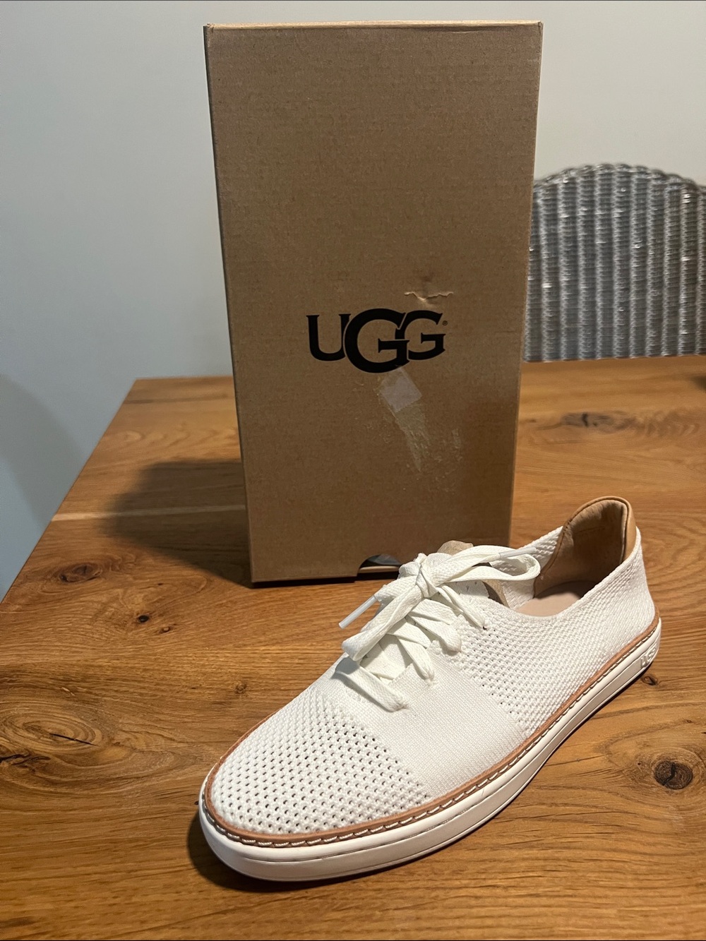 UGG Pinkett White Knit Lace Up Low Top Sneakers Women’s 8 NIB